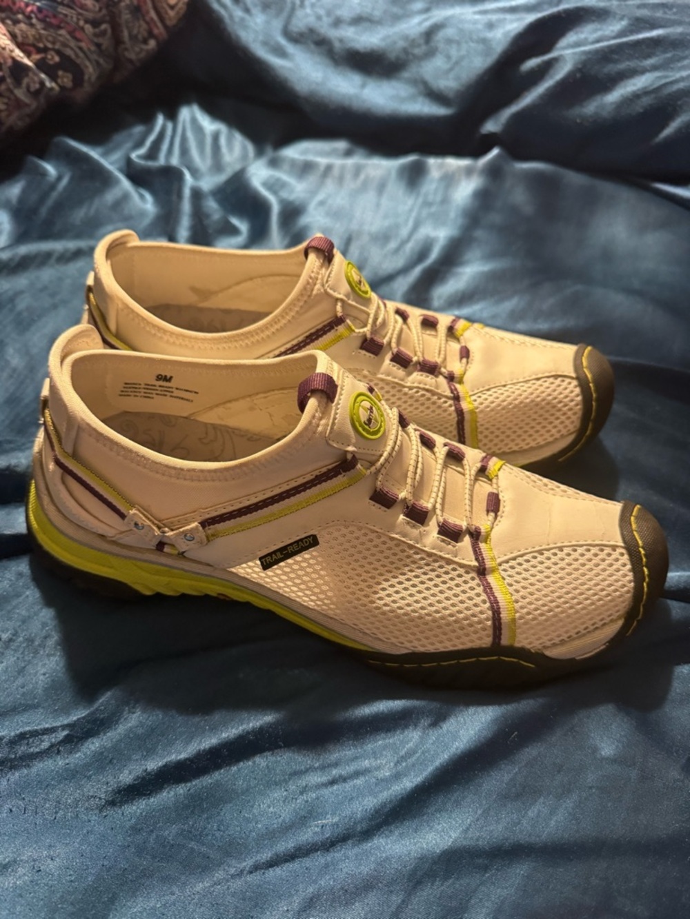 Women's Size 9M Lightweight Slip-On Active Sneakers in Cream and Yellow